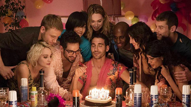 sense8で感応者たちが勝手に寄ってきて大人数になった誕生パーティー