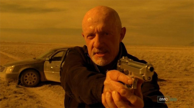 掃除屋「マイク（役：ジョナサン・バンクス）」