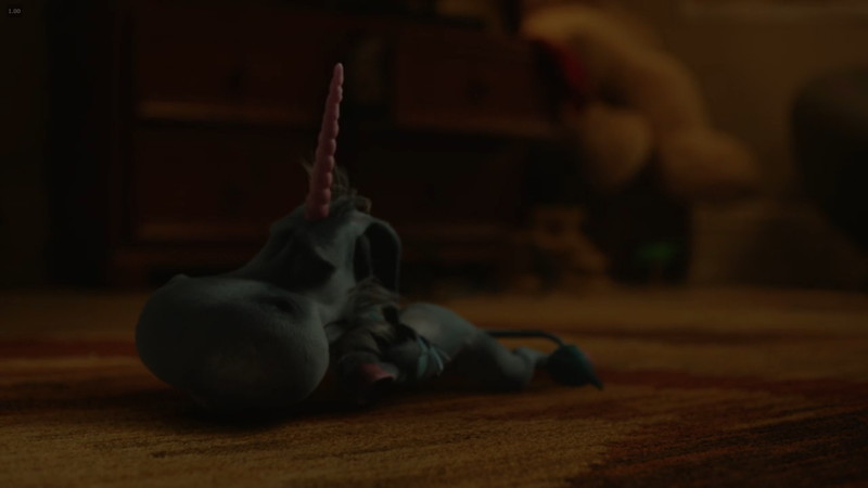 ブルドッグに羽を折られ弱るハッピー