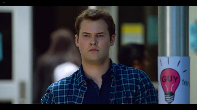 13の理由 シーズン２：アレックスとサックの絡みを見つめるブライス