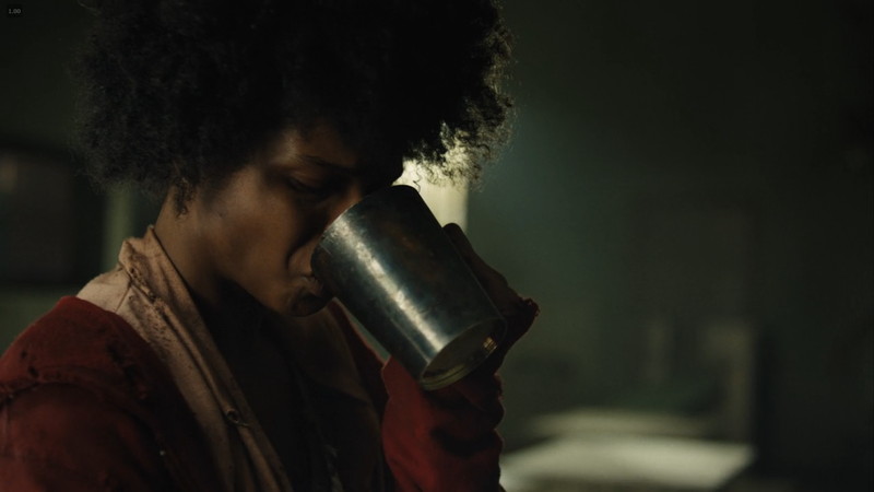 まずそうに飲む