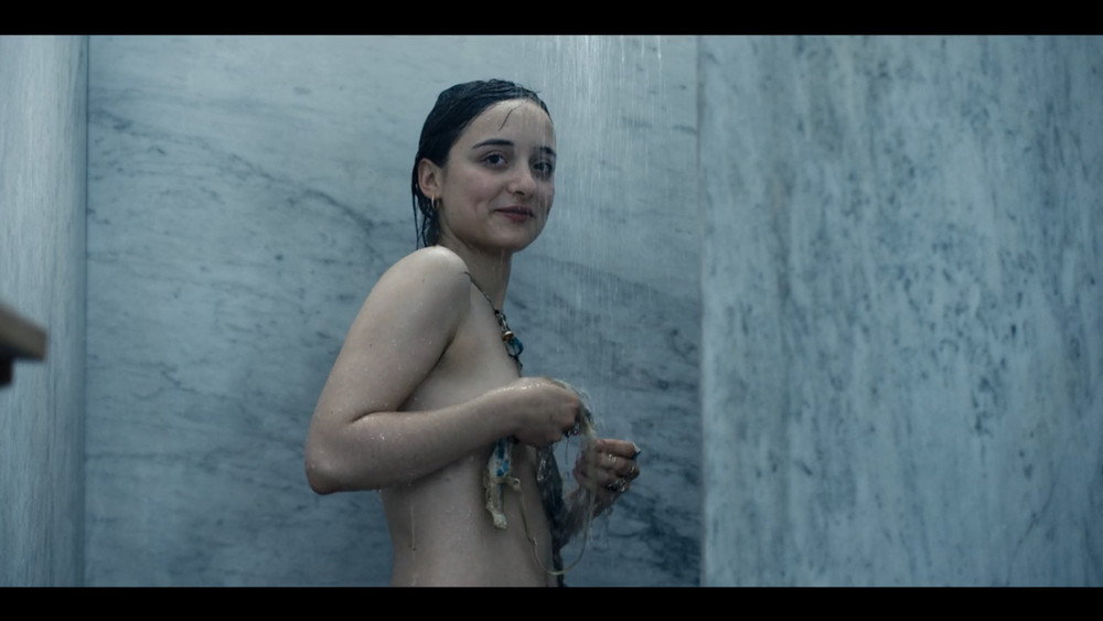 今回のベアトリス：実はポロリもある