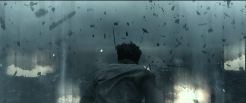 瀕死状態の人間の夢の中。死にかけなので夢も壊れている