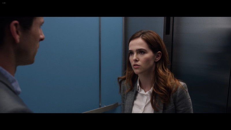 真剣な顔のハーパー（役：ゾーイ・ドゥイッチ）