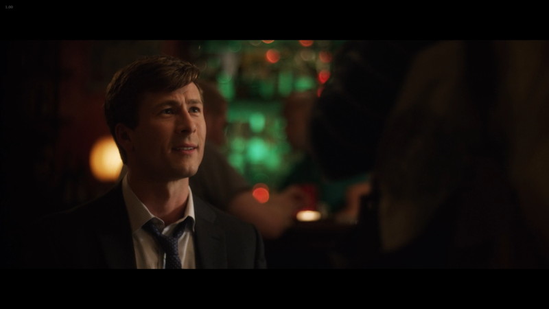 コメディ顔のチャーリー（役：グレン・パウエル）