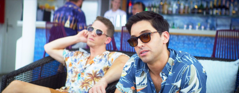 レイチェル達と積極的に打ち解けるゲイのカップル