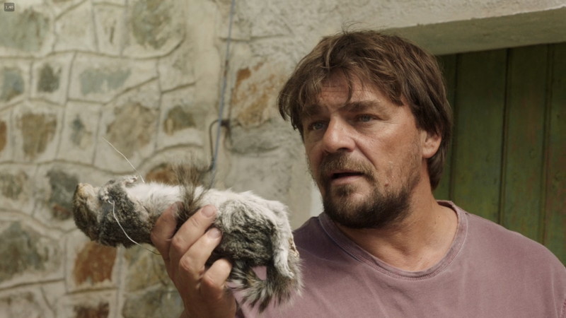 人間嫌いで村人と離れて暮らすアレクサンドル