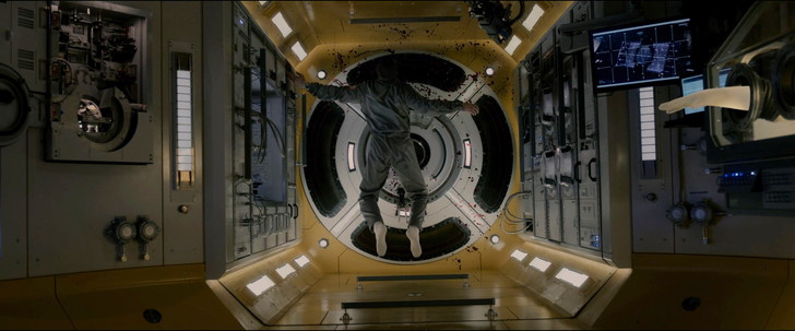 高知能エイリアンとの闘い「ライフ」：ライアンは1人目の犠牲者となる