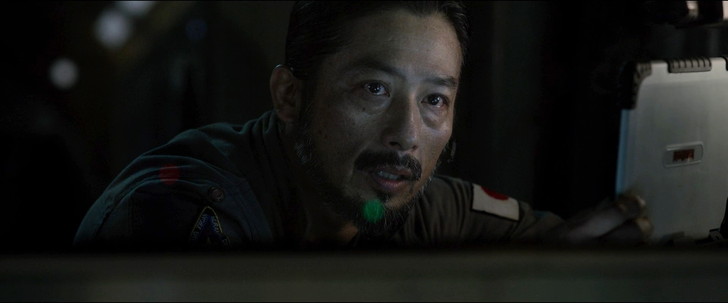 高知能エイリアンとの闘い「ライフ」：ショウ（役：真田広之）