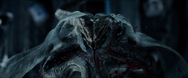 高知能エイリアンとの闘い「ライフ」：完全に化け物と化したカルビン