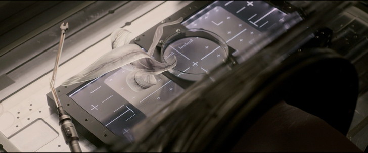 高知能エイリアンとの闘い「ライフ」：地球外生命体（カルビン）