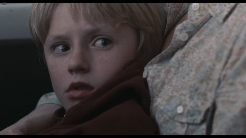 父親であるデヴィッドを見て驚くビリー