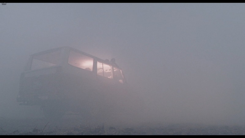 銃声が静かに轟く