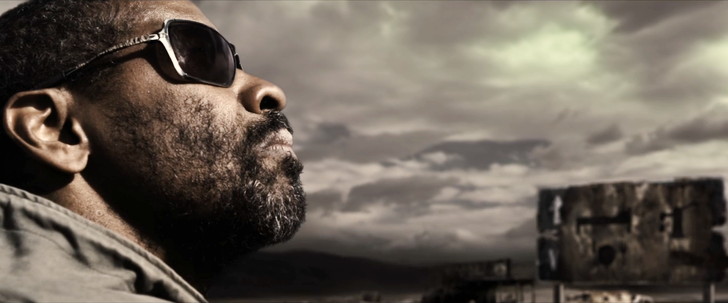 「ザ・ウォーカー」の考察。イーライは盲目か。最後の男は誰か。：盲目のイーライは、看板ではなく「太陽」を指標に行先を決めている