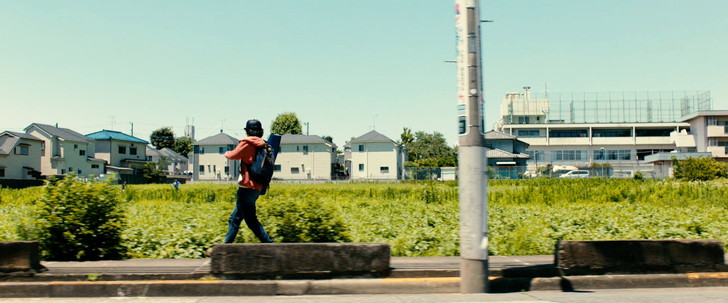 異変は発生しつつあるが、まだ平和な香りが漂う