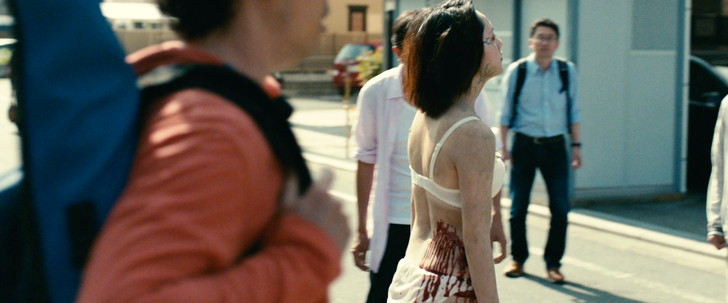 唐突に下着姿のＺＱＮが現れるシーン