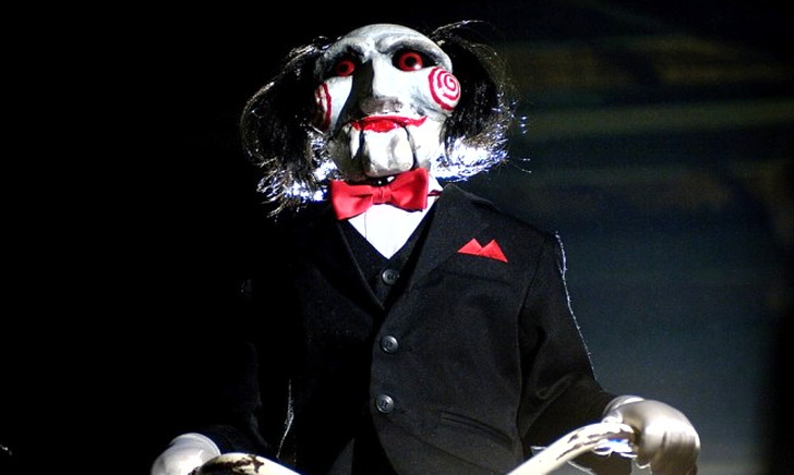 【75点】「デッド・サイレンス」感想と考察。「SAW」をそこかしこに感じる：SAWシリーズに登場するビリー人形