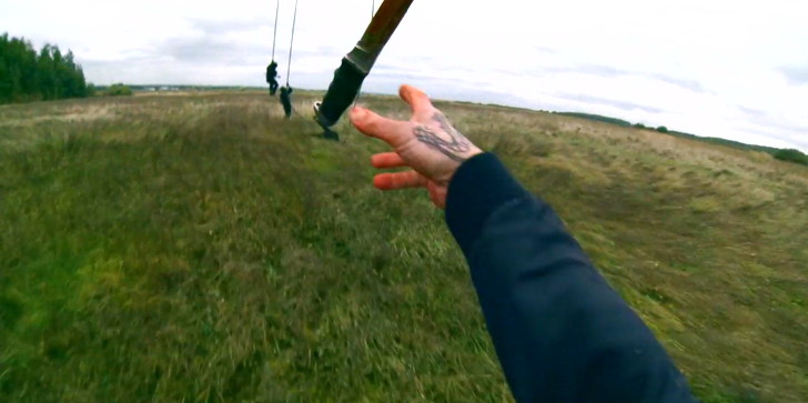 【80点】FPS視点の超アクション映画「ハードコア」評価と感想：投げナイフ