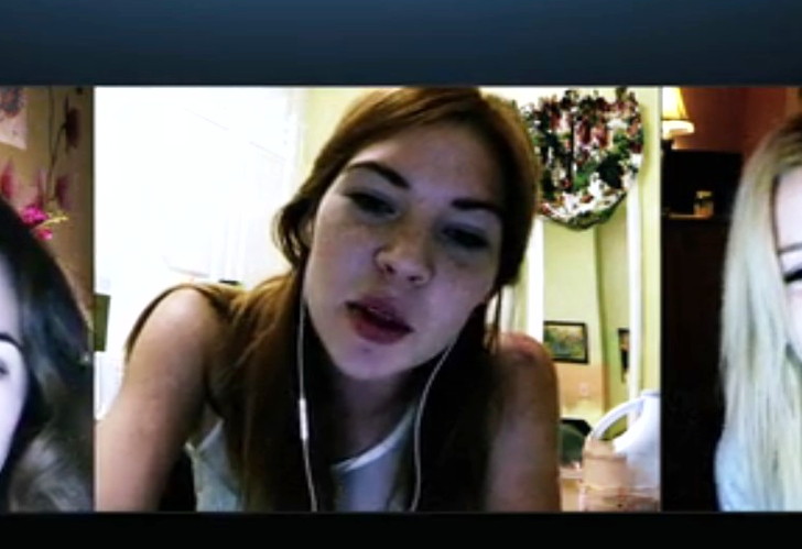 ヴァル（役：コートニー・ハルヴァーソン）