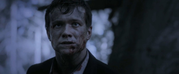 狼男の群れと戦うジョン