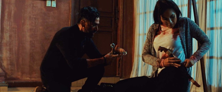 バギア召喚直後、二人はせっせと戦闘準備を始める。敵の目の前で