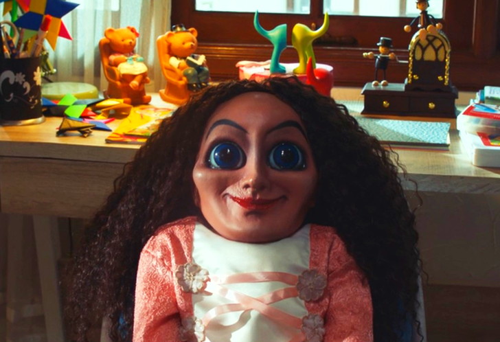 【Netflix・映画感想】「サブリナ 人形の悪夢」の魅力４個。霊媒師夫婦と悪魔の死闘