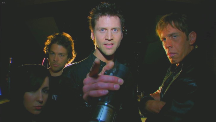 「グレイヴ・エンカウンターズ」の決めポーズ