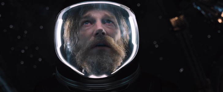 宇宙遊泳中のジム