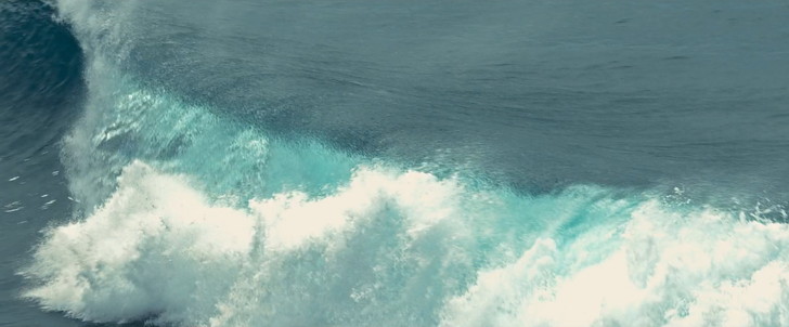 ：きれいな海、激しい波