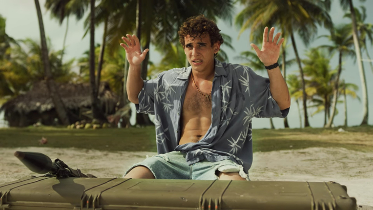 警察に降伏するリオ